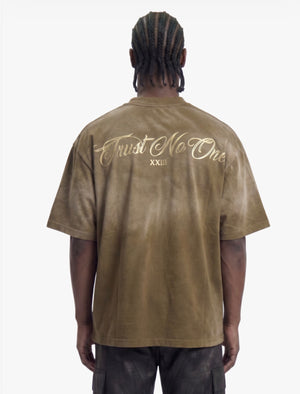 t-shirt trust no one washed cream